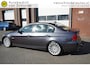 BMW 3-Serie 325I 218PK 6 CYLINDER DYNAMIC EXECUTIVE ORIGINEEL NL KEURIGE STAAT SCHUIF-KANTELDAK TREKHAAK XENON LEDER NAVI CLIMA CRUISECONTROL PDC V+A 18INCH 4X ELECTR.RAMEN/SPIEGELS ENZ...
