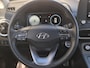 Hyundai Kona Electric EV Comfort Smart 64 kWh Automaat / Dealer onderhouden / Accu SOH 96,70% / Stuur- & Stoelverwarming / CCS Snellader / Navigatie via Apple Carplay of Android Auto / Adaptief cruise control / Achteruitrijcamera / Keyless Entry/Start /