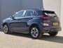 Hyundai Kona Electric EV Comfort Smart 64 kWh Automaat / Dealer onderhouden / Accu SOH 96,70% / Stuur- & Stoelverwarming / CCS Snellader / Navigatie via Apple Carplay of Android Auto / Adaptief cruise control / Achteruitrijcamera / Keyless Entry/Start /