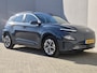 Hyundai Kona Electric EV Comfort Smart 64 kWh Automaat / Dealer onderhouden / Accu SOH 96,70% / Stuur- & Stoelverwarming / CCS Snellader / Navigatie via Apple Carplay of Android Auto / Adaptief cruise control / Achteruitrijcamera / Keyless Entry/Start /