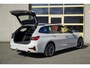 BMW 3-Serie Touring 318i Automaat! High Executive Sport BJ2021 Lmv 17" | Led V+A | Pdc | Navi | Afneembare trekhaak | Elek. achterklep | HarmanKardon Audio | Virtual cockpit | Dashboard verlichting | Climate control | Cruise control | Sportstoelen | Verwarmde voorstoelen