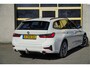 BMW 3-Serie Touring 318i Automaat! High Executive Sport BJ2021 Lmv 17" | Led V+A | Pdc | Navi | Afneembare trekhaak | Elek. achterklep | HarmanKardon Audio | Virtual cockpit | Dashboard verlichting | Climate control | Cruise control | Sportstoelen | Verwarmde voorstoelen