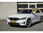 BMW 3-Serie Touring 318i Automaat! High Executive Sport BJ2021 Lmv 17" | Led V+A | Pdc | Navi | Afneembare trekhaak | Elek. achterklep | HarmanKardon Audio | Virtual cockpit | Dashboard verlichting | Climate control | Cruise control | Sportstoelen | Verwarmde voorstoelen