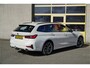 BMW 3-Serie Touring 318i Automaat! High Executive Sport BJ2021 Lmv 17" | Led V+A | Pdc | Navi | Afneembare trekhaak | Elek. achterklep | HarmanKardon Audio | Virtual cockpit | Dashboard verlichting | Climate control | Cruise control | Sportstoelen | Verwarmde voorstoelen