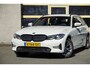 BMW 3-Serie Touring 318i Automaat! High Executive Sport BJ2021 Lmv 17" | Led V+A | Pdc | Navi | Afneembare trekhaak | Elek. achterklep | HarmanKardon Audio | Virtual cockpit | Dashboard verlichting | Climate control | Cruise control | Sportstoelen | Verwarmde voorstoelen