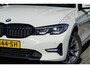 BMW 3-Serie Touring 318i Automaat! High Executive Sport BJ2021 Lmv 17" | Led V+A | Pdc | Navi | Afneembare trekhaak | Elek. achterklep | HarmanKardon Audio | Virtual cockpit | Dashboard verlichting | Climate control | Cruise control | Sportstoelen | Verwarmde voorstoelen