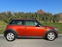 MINI One Mini 1.6 MINIMALIST Business Line de auto is goed onderhouden en beschikt over diverse opties.