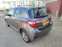 Toyota Yaris 1.5 Hybrid EXECUTIVE TREKHAAK NAVI CAMERA CRUISE BLUETOOTH CLIMA LM-VELGEN PRIVACY GLASS NL-AUTO 1E-EIG