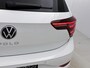 Volkswagen Polo 1.0 TSI R-Line Edition 95 PK Automaat | Panoramadak | Apple Carplay | 17" Lichtmetalen velgen | IQ Lights | Camera | Ruiten getint | Keyless access | Stoelverwarming | Climate control |