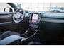 Volvo EX40 Single Motor Extended Range Ultra Black Ed. 82 kWh | Adaptieve Cruise Control | Schuif -/ Kanteldak | Harman Kardon Audio | Getint Glas | Elektr. Stoelen | Stoel + Stuurverwarming | 360 Camera | Keyless |