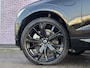 Volvo XC60 T6 Plug-in hybrid AWD Ultra Black Edition | Google | Long Range | Adaptieve Cruise Control | Schuif-/Kanteldak | Keyless | Bowers & Wilkins Audio | Gelamineerd Glas Rondom | Dodehoekdetectie | Zitverlenging | 360 Camera | Stoelverwarming Voor + Achter | Memory | Elek. Stoelen | Stuurverwarming | Getint Glas | Elek. Achterklep | 21" LM