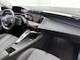 Peugeot 408 Allure Hybrid 145pk Automaat | Navigatie | Achteruitrijcamera | Adaptieve Cruise Control | Climate Control | Parkeersensoren | Keyless | Draadloze Apple Carplay / Android Auto | DAB+ radio | Bluetooth | Armsteun | Led koplampen | Digitaal instrumentenpaneel | Donker getint glas | 17" lichtmetalen velgen |