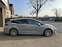 Toyota Corolla Touring Sports 1.8 Hybrid Dynamic Manhattan Grey, mooiste kleur Automaat stoel- en stuurverwaming / parkeersensoren voor en achter / Blind Spot Monitor / afneembare trekhaak / winterbandenset / Apple Carplay / Android Auto / parkeercamera / Toyota 10 jaar garantie progr