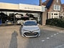 Toyota Corolla Touring Sports 1.8 Hybrid Dynamic Manhattan Grey, mooiste kleur Automaat stoel- en stuurverwaming / parkeersensoren voor en achter / Blind Spot Monitor / afneembare trekhaak / winterbandenset / Apple Carplay / Android Auto / parkeercamera / Toyota 10 jaar garantie progr