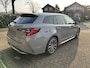 Toyota Corolla Touring Sports 1.8 Hybrid Dynamic Manhattan Grey, mooiste kleur Automaat stoel- en stuurverwaming / parkeersensoren voor en achter / Blind Spot Monitor / afneembare trekhaak / winterbandenset / Apple Carplay / Android Auto / parkeercamera / Toyota 10 jaar garantie progr
