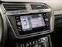 Volkswagen Tiguan 2.0 TSI 4Motion Highline 190Pk Automaat (PANORAMADAK, GROOT NAVI, HEAD-UP DISPLAY, 360 CAMERA, TREKHAAK, SPORTSTOELEN, GETINT GLAS, ELEK ACHTERKLEP, ADAPTIVE CRUISE, NIEUWSTAAT)