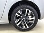 Peugeot 208 Style 75pk | Navigatie | Achteruitrijcamera | Airco | Cruise Control | Parkeersensoren | Led koplampen | Apple Carplay / Android Auto | Bluetooth | DAB+ radio | Elektrisch inklapbare spiegels | Donker getint glas | 16" lichtmetalen velgen |