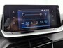 Peugeot 208 Style 75pk | Navigatie | Achteruitrijcamera | Airco | Cruise Control | Parkeersensoren | Led koplampen | Apple Carplay / Android Auto | Bluetooth | DAB+ radio | Elektrisch inklapbare spiegels | Donker getint glas | 16" lichtmetalen velgen |