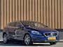 Volvo V40 1.6 T3 Ocean Race | 150 PK | Leder | Camera | Achterbankverwarming | Navigatie | Stoelverwarming | 17" Lichtmetaal | Airconditioning | Xenon | Isofix | LED | Parkeersensoren |