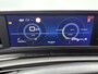 Peugeot 5008 SUV Allure Hybrid 145pk Automaat | Navigatie via draadloze Apple Carplay / Android Auto | Achteruitrijcamera | Cruise Control | Climate Control | Parkeersensoren | Armsteun | Led koplampen | Keyless | Automatisch dimlicht | Regensensor | Donker getint glas | 19" Lichtmetalen velgen |