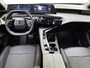 Peugeot 5008 SUV Allure Hybrid 145pk Automaat | Navigatie via draadloze Apple Carplay / Android Auto | Achteruitrijcamera | Cruise Control | Climate Control | Parkeersensoren | Armsteun | Led koplampen | Keyless | Automatisch dimlicht | Regensensor | Donker getint glas | 19" Lichtmetalen velgen |