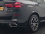 BMW X5 xDrive50e M Sport PHEV 490pk Dealer O.H. | Panodak | Luchtvering | Adaptive Cruise | Head Up | 360 Camera | Harman / Kardon | Lederen Sportstoelen Memory & Verwarmd | Sfeerverlichting | Apple Carplay | Keyless | Blis | 20"L.M | Plug