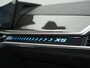 BMW X5 xDrive50e M Sport PHEV 490pk Dealer O.H. | Panodak | Luchtvering | Adaptive Cruise | Head Up | 360 Camera | Harman / Kardon | Lederen Sportstoelen Memory & Verwarmd | Sfeerverlichting | Apple Carplay | Keyless | Blis | 20"L.M | Plug