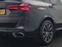 BMW X5 xDrive50e M Sport PHEV 490pk Dealer O.H. | Panodak | Luchtvering | Adaptive Cruise | Head Up | 360 Camera | Harman / Kardon | Lederen Sportstoelen Memory & Verwarmd | Sfeerverlichting | Apple Carplay | Keyless | Blis | 20"L.M | Plug