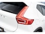 Volvo XC40 T2 Momentum Business | Navigatie | Adaptieve Cruise Control | Trekhaak | DAB | Parkeercamera | Park Assist | Getint Glas | Apple CarPlay & Android Auto | Volvo On Call | 18" LM