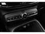 Volvo XC40 T2 Momentum Business | Navigatie | Adaptieve Cruise Control | Trekhaak | DAB | Parkeercamera | Park Assist | Getint Glas | Apple CarPlay & Android Auto | Volvo On Call | 18" LM