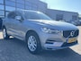 Volvo XC60 2.0 T8 390 pk AWD Momentum Navigatie Panoramdak Luchtvering Trekhaak Elek Stoel + Verwarming Pilot Assist Blis 360 Camera Head Up Carplay Getint Glas