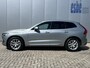 Volvo XC60 2.0 T8 Twin Engine AWD Panoramadak Luchtvering Leer Trekhaak Navigatie Elektrische Stoel Stoelverwarming Pilot Assist Blis 360 Camera Head Up Display Apple Carplay Android Auto Extra Getint Glas Plug in Hybride