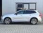 Volvo XC60 2.0 T6 Plug-in hybrid AWD R-Design | Trekhaak | 21 inch | Dark | H/K Geluid
