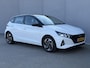 Hyundai i20 1.0 T-GDI Comfort Smart / Dealer onderhouden / BOSE / Navigatie / Apple Carplay & Android Auto / Camera / Stoel Verwarming / Stuurwiel Verwarming / 16” LM & All Season banden / DAB /