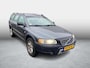 Volvo XC70 2.5 T Summum | 12 Maanden BOVAG garantie | 5 Cilinder | AWD | Xenon | Trekhaak afneembaar | lederen bekleding | memory seats | stoelverwarming | NL auto | Dealer onderhouden |