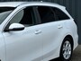 Kia Ceed Sw 1.0 T-GDi 100pk DynamicPlusLine I Navigatie | Stoel & Stuurverw. I Elektrische achterklep I Half Leer I Keyless entry I Parkeerhulp voor en achter I