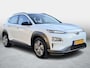 Hyundai Kona Electric EV Comfort 64 kWh Black Package SOH 93,4%c / Warmtepomp / Adaptieve cruise / Camera / Carplay / Keyless / DAB / Full LED / 3 Fase /