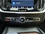 Volvo S60 B4 211pk Plus Dark / Schuif-kanteldak / H&K Audio / Semi elektrische trekhaak / Geventileerd leder / Getint glas / Stoel&Stuurverwarming.