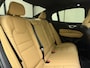 Volvo S60 B4 211pk Plus Dark / Schuif-kanteldak / H&K Audio / Semi elektrische trekhaak / Geventileerd leder / Getint glas / Stoel&Stuurverwarming.