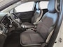 Renault Captur 1.3 TCe 140 Intens * Automaat * 1e Eigenaar * Dealeronderhouden * Trekhaak * Bose * 360 Camera * Carplay * Navi 9.3" * 12 Maanden BOVAG Garantie *