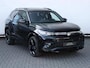 Volkswagen Tiguan 1.5 272 pk eHybrid R-Line Edition | Blackstyle | Zwenkbare Trekhaak | Panoramadak | Head-up Display | Elektr. Verst. Voorstoelen | Achteruitrij Camera | Voorstoelen + Stuur Verwarmd | Elektrische Achterklep | Matrix Led Koplampen |