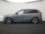 Volvo XC90 T8 Recharge AWD Ultimate Dark 7 Persoons LONG RANGE Plug In Hybrid 455pk Dealer O.H. PHEV | Trekhaak Af Fabriek | Panodak | Luchtvering |  Adaptive Cruise | Head Up | 360 Camera | Harman / Kardon | Lederen Sportstoelen Memory & Verwarmd | 22"L.M | Stuur Verwarmd | Keyless |