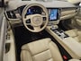 Volvo V90 2.0 T8 Plug-in hybrid AWD Ultimate Dark | 360° Camera | Massage | Luchtvering | Trekhaak | 20"lm velgen | Bowers & Wilkens | Adaptieve cruise | Panoramadak | Gelaagd glas | Geventileerd leer |