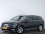 Volkswagen Passat Variant R-Line 1.5 TSI 150 PK DSG | LED Matrix IQ | Panoramadak | DCC | Trekhaak | Leder | Navigatie Pro | Keyless |