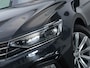 Volkswagen Passat Variant R-Line 1.5 TSI 150 PK DSG | LED Matrix IQ | Panoramadak | DCC | Trekhaak | Leder | Navigatie Pro | Keyless |