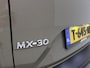 Mazda MX-30 e-SkyActiv EV 145 Makoto 36 kWh / Elektrische bestuurdersstoel met geheugen / HUD Display / SoH 94% / 3-Fase laden / Full LED / Parkeersensoren voor & achter / Adaptieve Cruise Control / Navigatie / Apple CarPlay & Android Auto / Full Option /