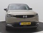 Mazda MX-30 e-SkyActiv EV 145 Makoto 36 kWh / Elektrische bestuurdersstoel met geheugen / HUD Display / SoH 94% / 3-Fase laden / Full LED / Parkeersensoren voor & achter / Adaptieve Cruise Control / Navigatie / Apple CarPlay & Android Auto / Full Option /