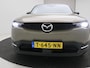 Mazda MX-30 e-SkyActiv EV 145 Makoto 36 kWh / Elektrische bestuurdersstoel met geheugen / HUD Display / SoH 94% / 3-Fase laden / Full LED / Parkeersensoren voor & achter / Adaptieve Cruise Control / Navigatie / Apple CarPlay & Android Auto / Full Option /