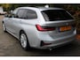 BMW 3-Serie Touring 320d High Executive 190PK | Navigatie | Adaptive Cruise Control | Elektrische Trekhaak | Climate Control