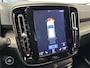 Volvo XC40 1.5 T5 RECHARGE R-DESIGN NAVIGATIE ADAPTIVE CRUISE CONTROL APPLE CARPLAY/ANDROID RIJSTROOKSENSOREN DODEHOEKSENSOREN ELEK. UITKLAPBARE TREKHAAK ACHTERUITRIJCAMRERA ZEER MOOI !! Brgl